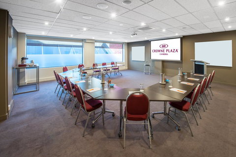 Crowne Plaza Canberra, An IHG Hotel - Accommodation Main Beach 8