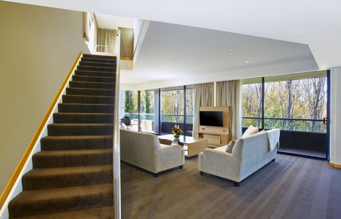 Crowne Plaza Canberra, An IHG Hotel - Accommodation Main Beach 10