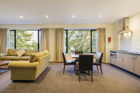 Crowne Plaza Canberra, An IHG Hotel - Accommodation Main Beach 35