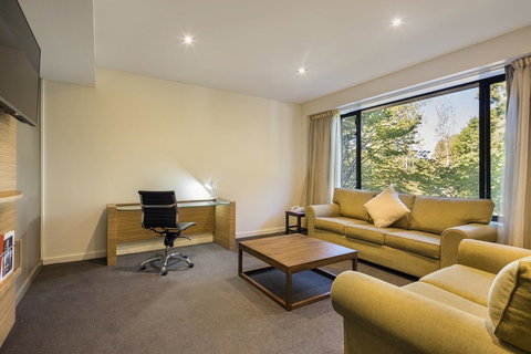 Crowne Plaza Canberra, An IHG Hotel - Accommodation Main Beach 37