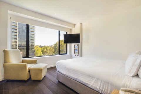 Crowne Plaza Canberra, An IHG Hotel - Accommodation Main Beach 21