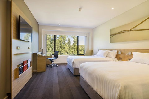 Crowne Plaza Canberra, An IHG Hotel - Accommodation Main Beach 32