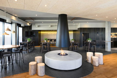 Hotel Realm - Accommodation Main Beach 3