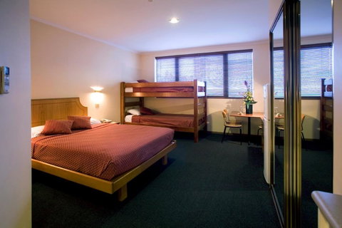 Madison Capital Executive Apartments - Accommodation Main Beach 1