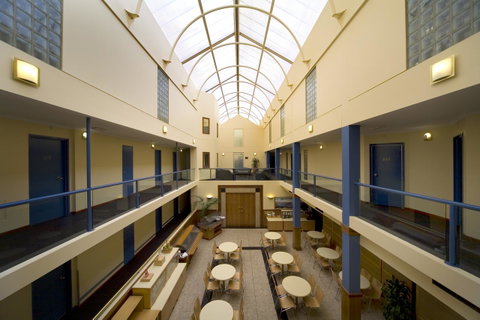 Madison Capital Executive Apartments - Accommodation Main Beach 2