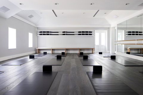 Burbury Hotel - Accommodation Main Beach 15