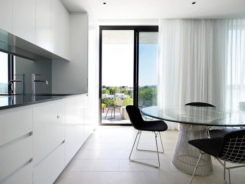 Burbury Hotel - Accommodation Main Beach 8