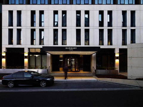 Burbury Hotel - Accommodation Main Beach 0