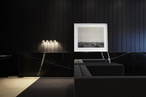 Burbury Hotel - Accommodation Main Beach 3