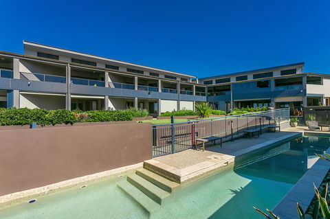 Lennox Holiday Apartments - Accommodation Main Beach 8