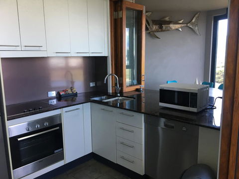 Lennox Holiday Apartments - Accommodation Main Beach 12