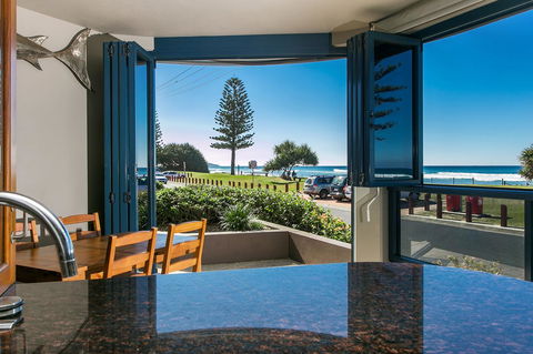 Lennox Holiday Apartments - Accommodation Main Beach 1