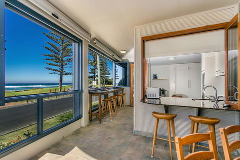 Lennox Holiday Apartments - Accommodation Main Beach 32
