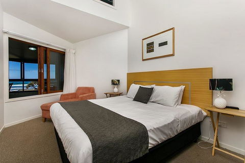 Lennox Holiday Apartments - Accommodation Main Beach 27