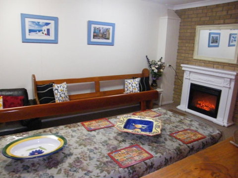 Boomers Guest House Hamilton - Accommodation Main Beach 0