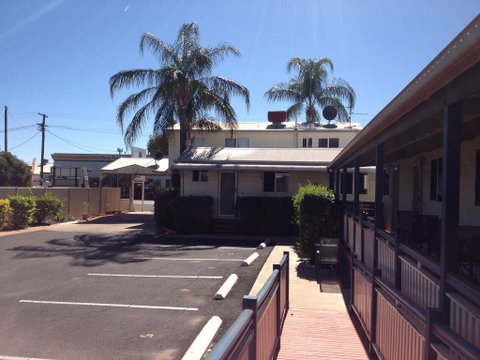Bottle Tree Gardens Motel - Accommodation Main Beach 0