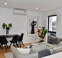 Brand New 2 Bed Apartment with Stunning City Views - Accommodation Main Beach