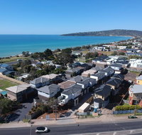 Brand new Peninsula Escape 100m to water - Accommodation Main Beach