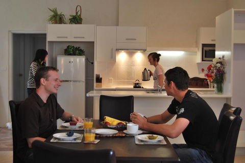 Brayfield Cottage - Accommodation Main Beach 1