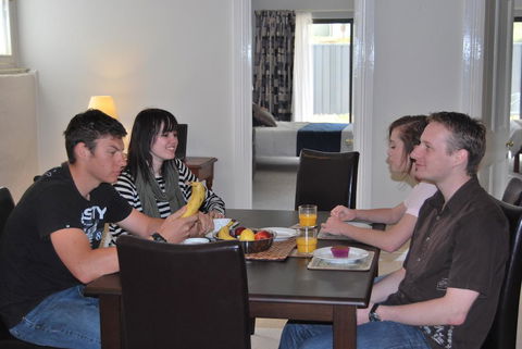 Brayfield Cottage - Accommodation Main Beach 3