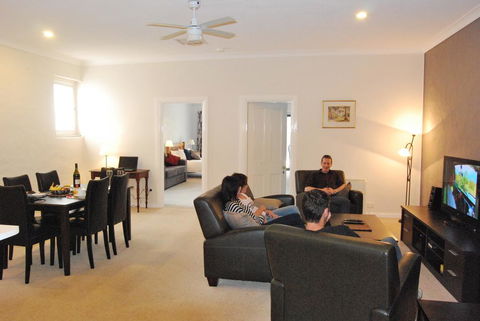 Brayfield Cottage - Accommodation Main Beach 0