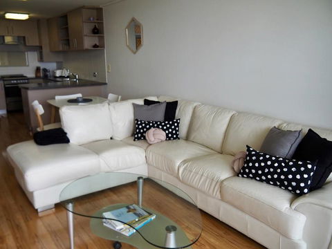 Breathtaking River & City Views! Free Parking & WiFi - Accommodation Main Beach 2