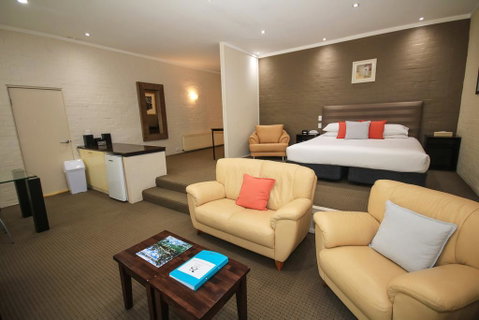 Briars Country Lodge - Accommodation Main Beach 1