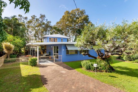 Bribie Beach House, Waterfront Directly Across The Road - Solander Esp, Banksia Beach - Accommodation Main Beach 0