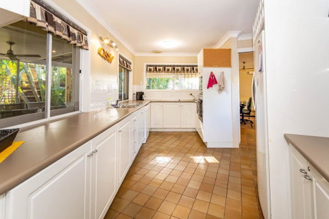 Bribie Beach House, Waterfront Directly Across The Road - Solander Esp, Banksia Beach - Accommodation Main Beach 2