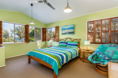 Bribie Beach House, Waterfront Directly Across The Road - Solander Esp, Banksia Beach - Accommodation Main Beach 1