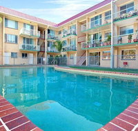 Bribie Beach King bed Unit overlooking pool - Accommodation Main Beach