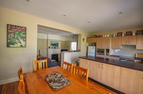 Brigalow Cottage - Accommodation Main Beach 3