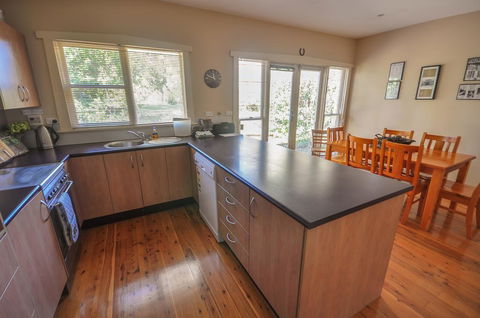 Brigalow Cottage - Accommodation Main Beach 2