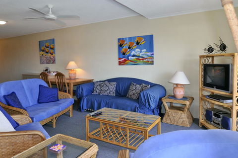 Bright & Comfortable In Quiet Location - Accommodation Main Beach 1