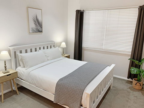 Bright 3-bedroom Apartment - Central Armidale - Accommodation Main Beach 2