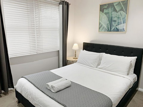 Bright 3-bedroom Apartment - Central Armidale - Accommodation Main Beach 3