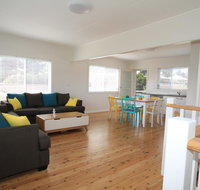 Bright and Breezy - Accommodation Main Beach