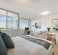 Bright and Sunny Studio Apartment - Accommodation Main Beach