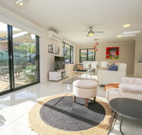 Bright Uptown - Accommodation Main Beach