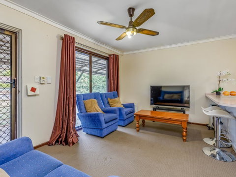 Bright, Neat & Convenient House - Accommodation Main Beach 0