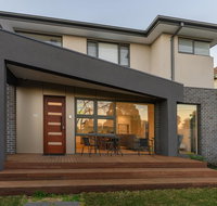 Brighton East 3 Bedroom 3 Bathroom Townhouse - Accommodation Main Beach