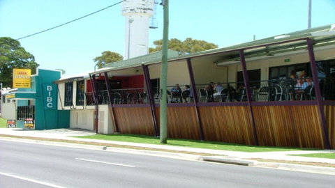 Bring The Family, Dog And The Boat To Welsby Pde, Bongaree - Accommodation Main Beach 1