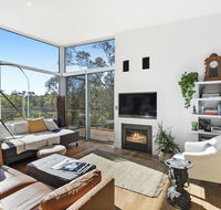 Bristlebird - Beach 650m Pets Fireplace Linen 4 bdrm WiFi - Accommodation Main Beach
