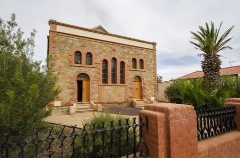 Broken Hill Outback Church Stay - Accommodation Main Beach 2