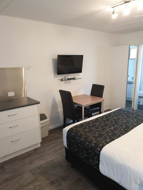 Budget On The Lake - Accommodation Main Beach 0