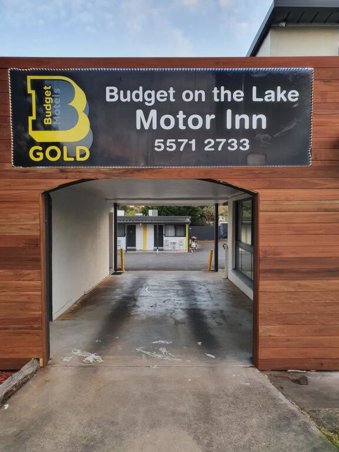 Budget On The Lake - Accommodation Main Beach 1