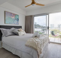 Burleigh Point Beach Vibes Stylish and Modern - Accommodation Main Beach