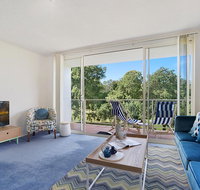 Bushwalk To The Beach From A Tranquil Apartment - Accommodation Main Beach