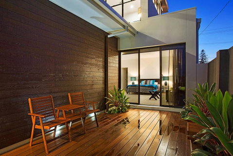 C'est La Vie - Accommodation Main Beach 3