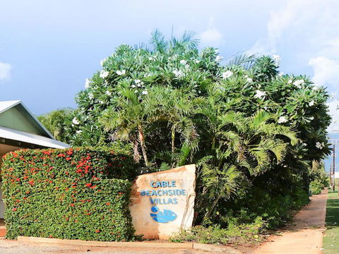 Cable Beachside Villas - Accommodation Main Beach 0